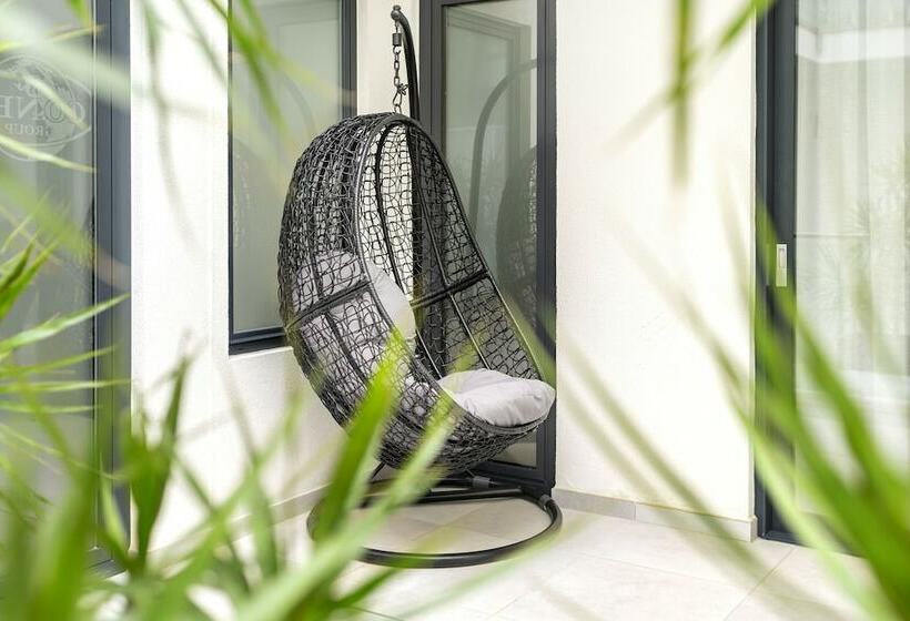 套房, The Place   Adults Only