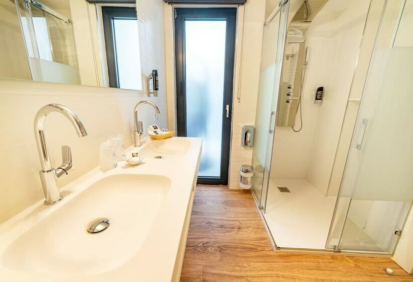 套房, The Place   Adults Only