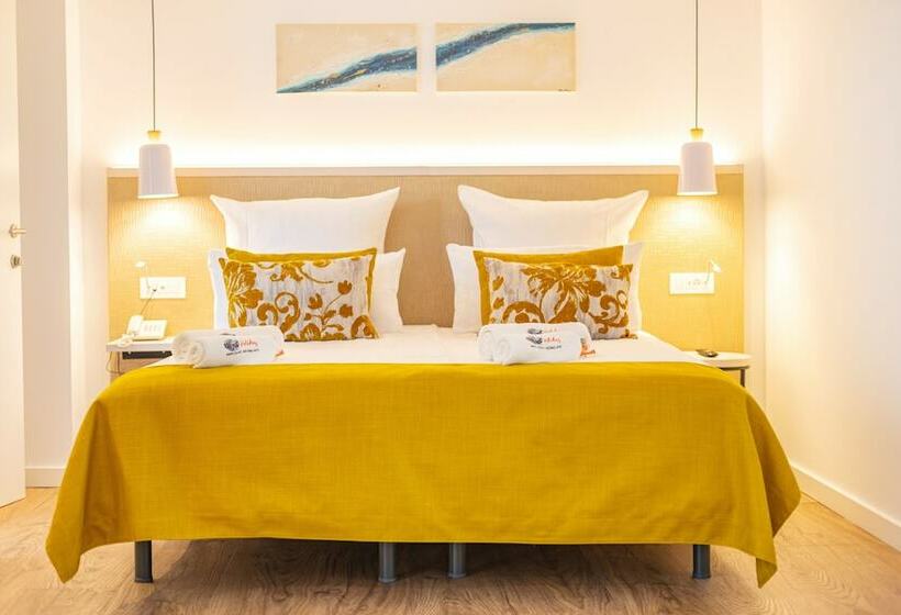 Номер Deluxe, The Place   Adults Only