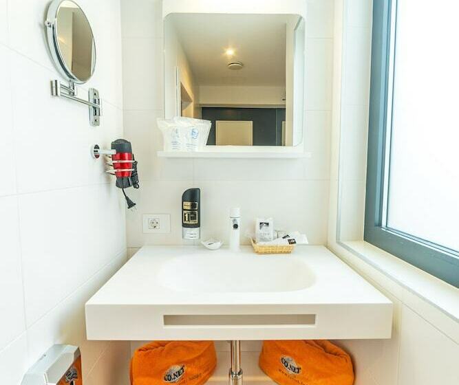 Quarto Deluxe, The Place   Adults Only