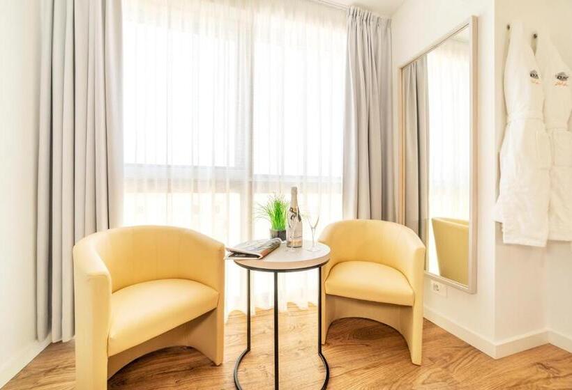 Quarto Estandar, The Place   Adults Only