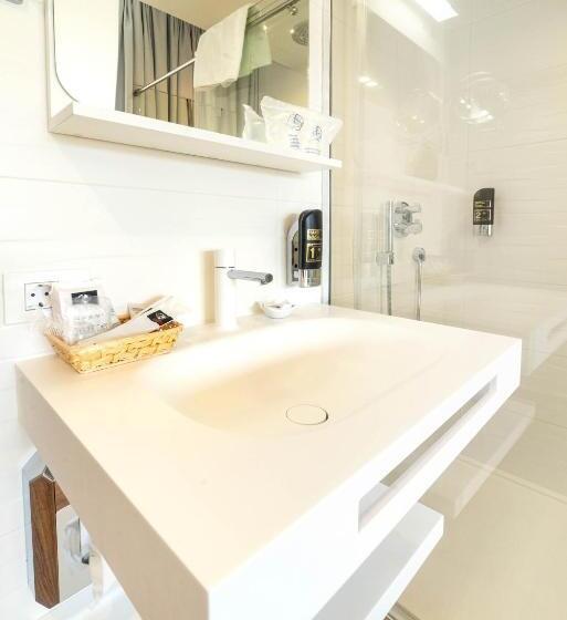 标准间, The Place   Adults Only