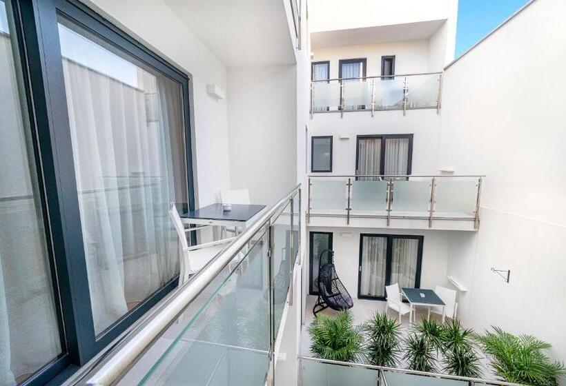 Quarto Basic, The Place   Adults Only