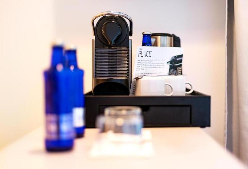 基本间, The Place   Adults Only