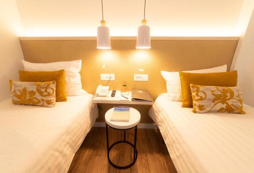 基本间, The Place   Adults Only