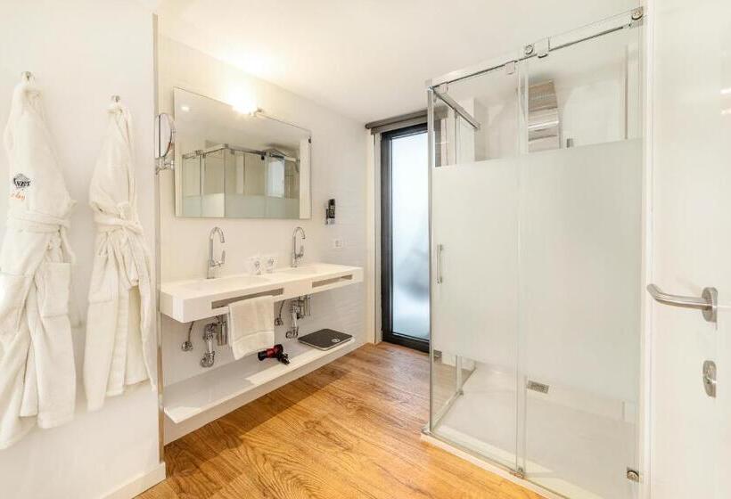 套房, The Place   Adults Only