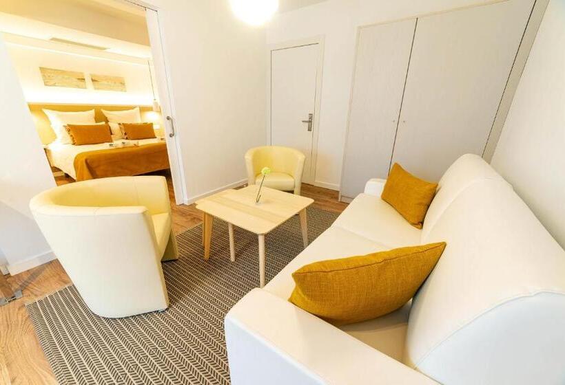 套房, The Place   Adults Only