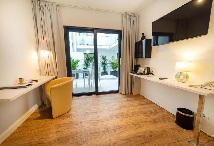 套房, The Place   Adults Only