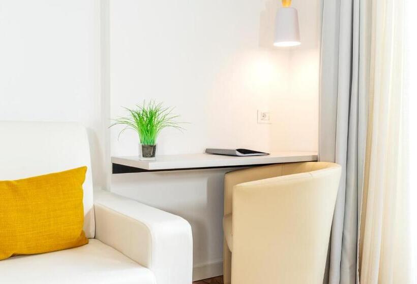 豪华房间, The Place   Adults Only