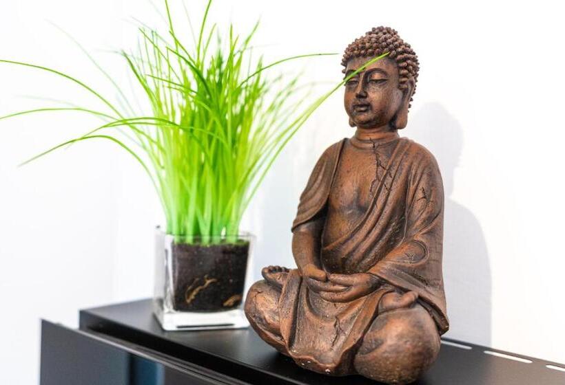 豪华房间, The Place   Adults Only