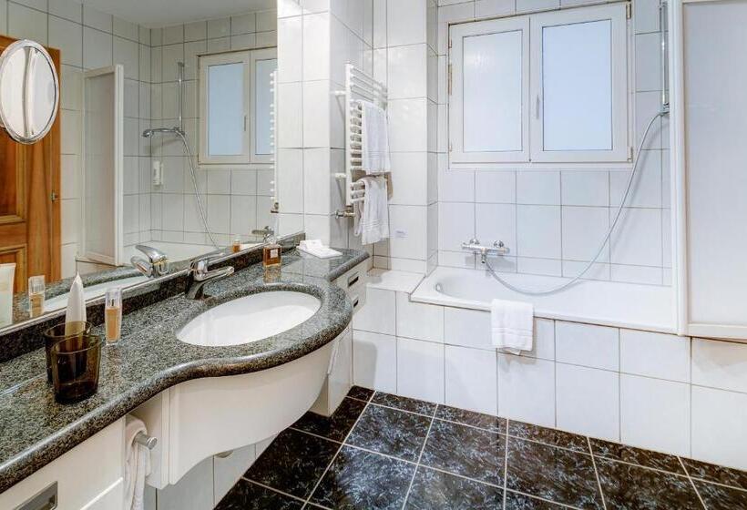 غرفة قياسية رباعية, Zermatt Budget Rooms