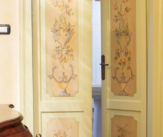 اتاق لوکس, Corte Rosantico