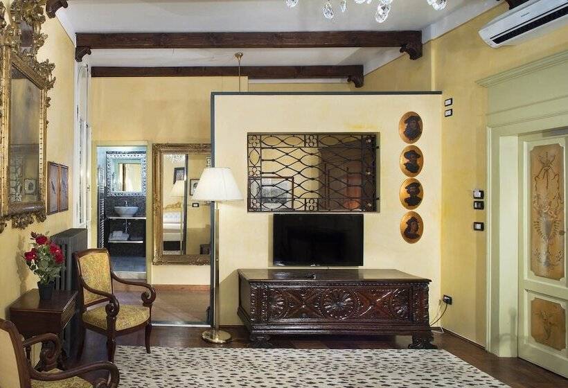 اتاق لوکس, Corte Rosantico