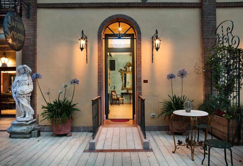 اتاق لوکس, Corte Rosantico