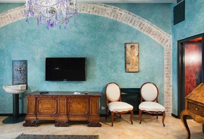 اتاق لوکس, Corte Rosantico