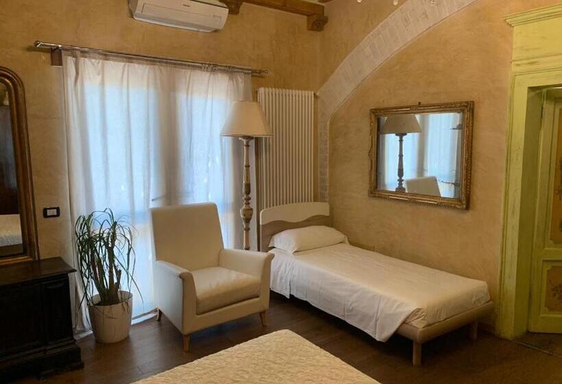 سوییت خانوادگی, Corte Rosantico