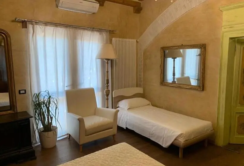 سوییت خانوادگی, Corte Rosantico