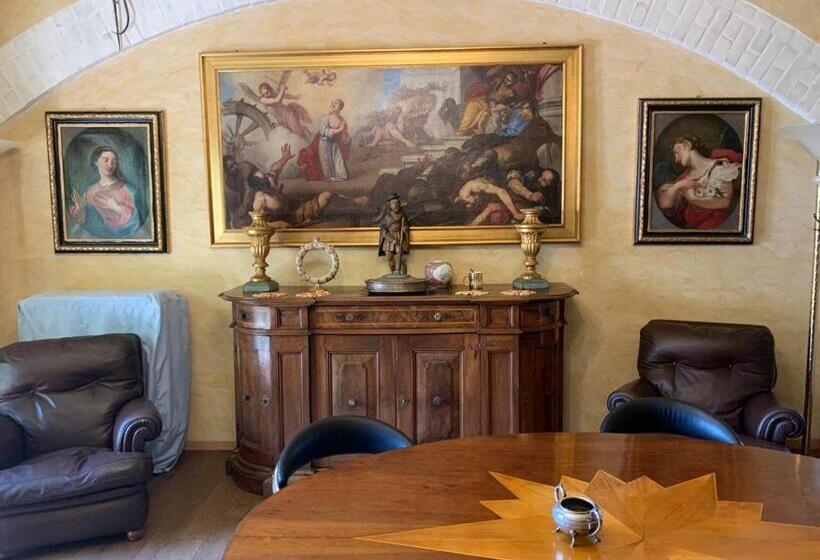 سوییت خانوادگی, Corte Rosantico