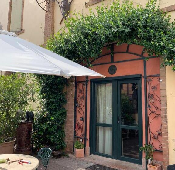 سوییت خانوادگی, Corte Rosantico