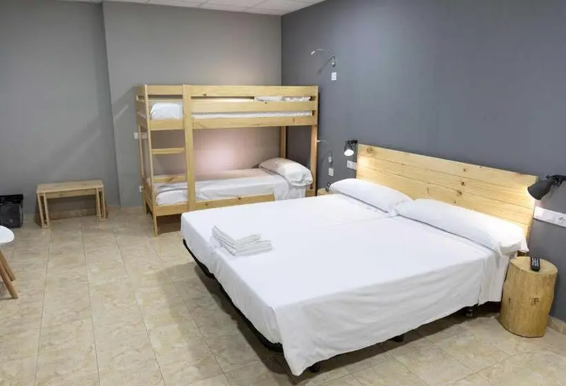 اتاق خانوادگی, Alda Estella Hostel