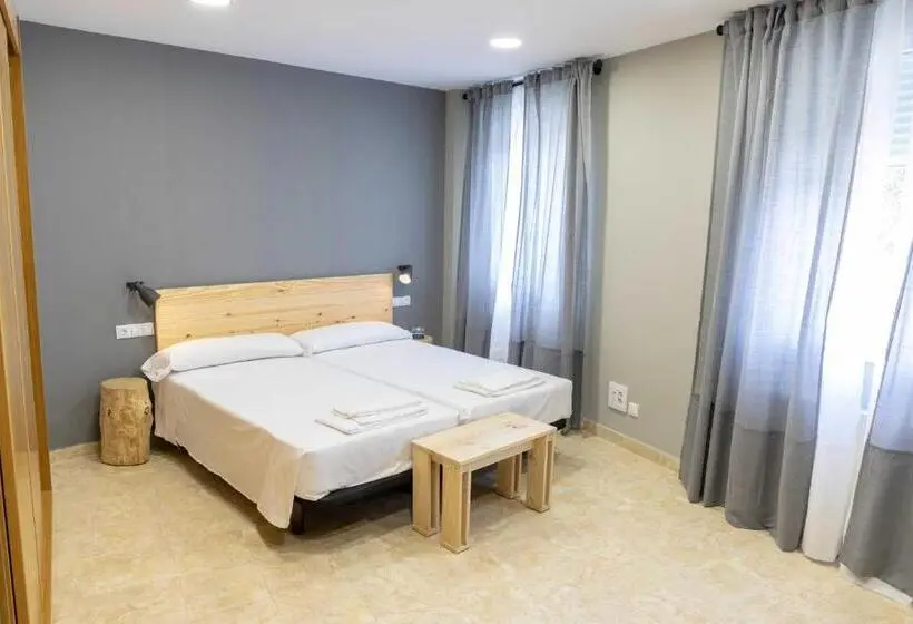 اتاق استاندارد چهار تخته, Alda Estella Hostel