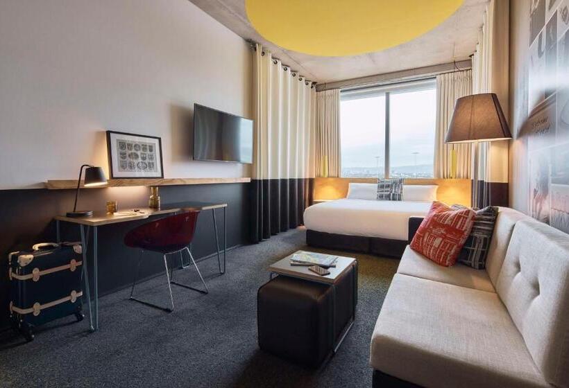 带大床的标准间, Atura Adelaide Airport