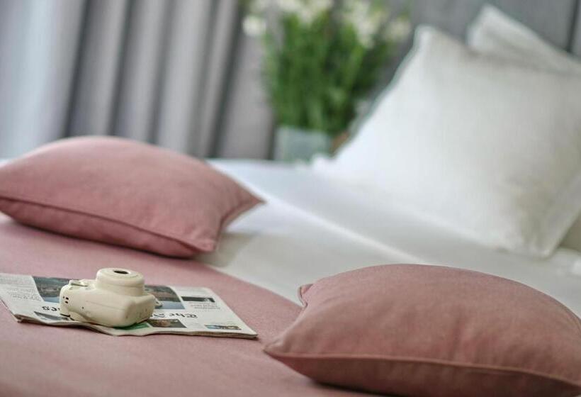 اتاق استاندارد با بالکن, City Nest Modern & Cozy Suites