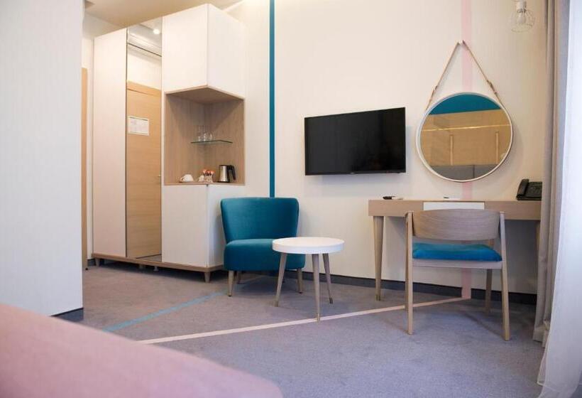 اتاق استاندارد با بالکن, City Nest Modern & Cozy Suites