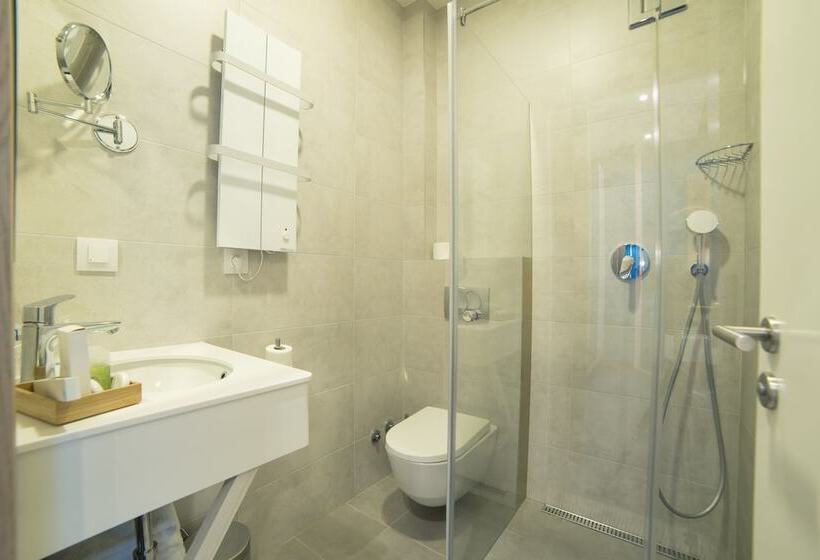 اتاق استاندارد با بالکن, City Nest Modern & Cozy Suites