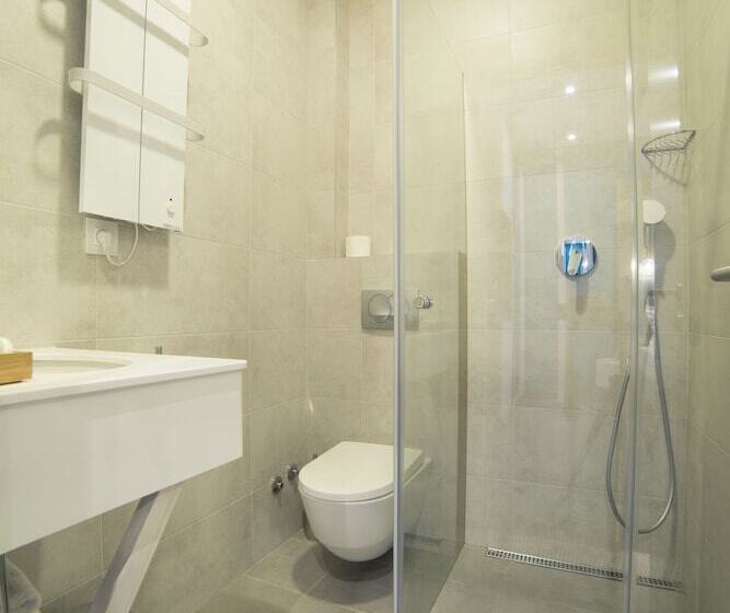 اتاق استاندارد با بالکن, City Nest Modern & Cozy Suites