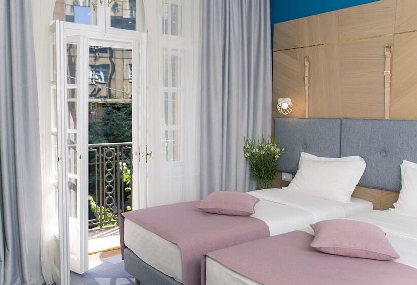 اتاق استاندارد با بالکن, City Nest Modern & Cozy Suites