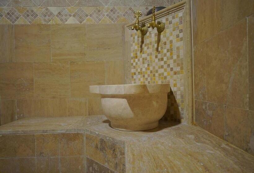 经济房, Shoestring Stone House