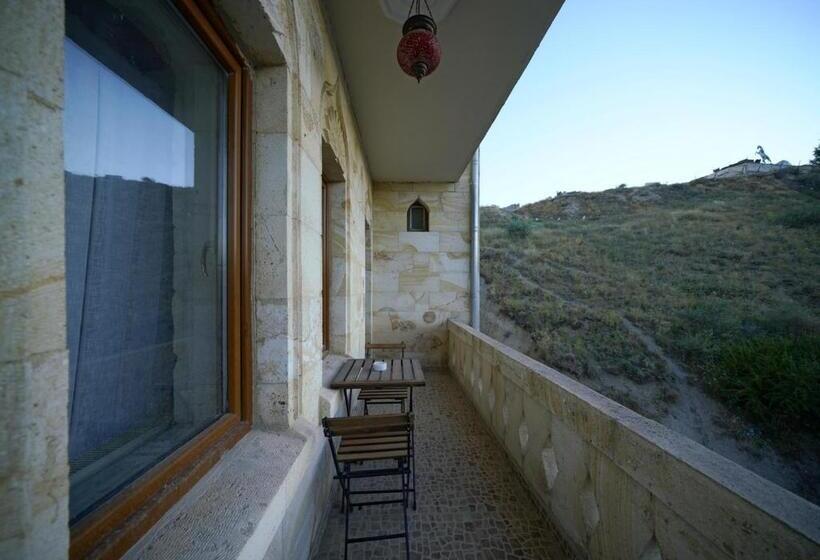 Comfort room with balcony, Shoestring Stone House