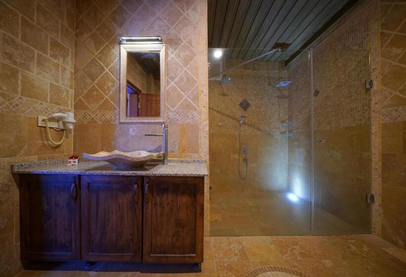 Comfort room with balcony, Shoestring Stone House