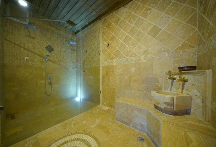 Comfort room with balcony, Shoestring Stone House