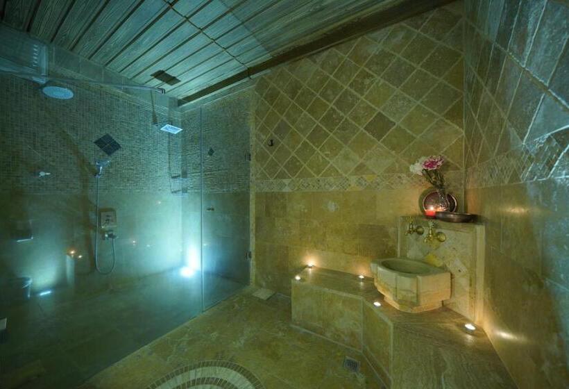 Comfort room with balcony, Shoestring Stone House