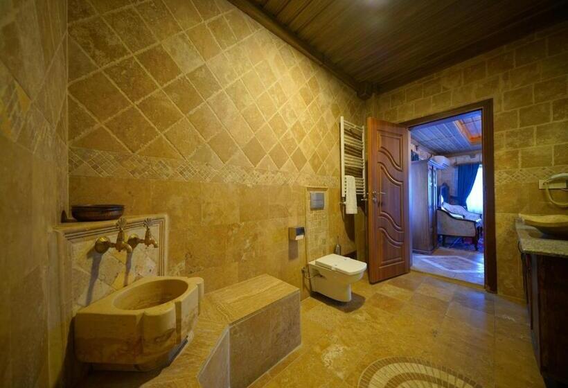 Comfort room with balcony, Shoestring Stone House