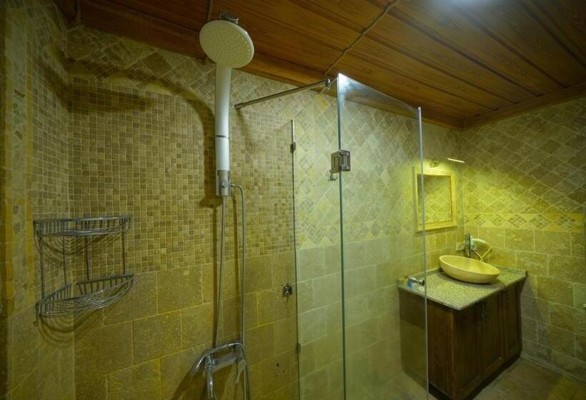 经济房, Shoestring Stone House