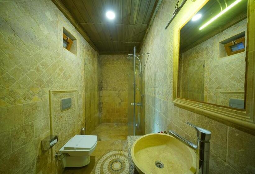 经济房, Shoestring Stone House