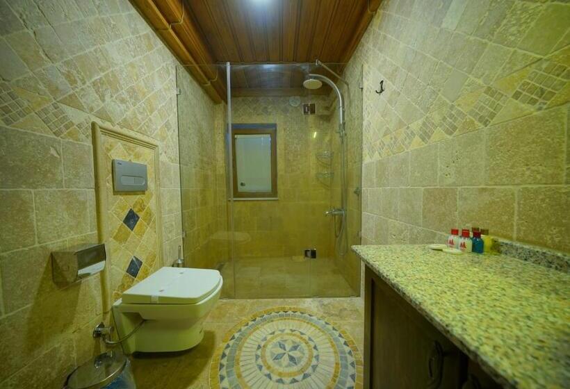 经济房, Shoestring Stone House