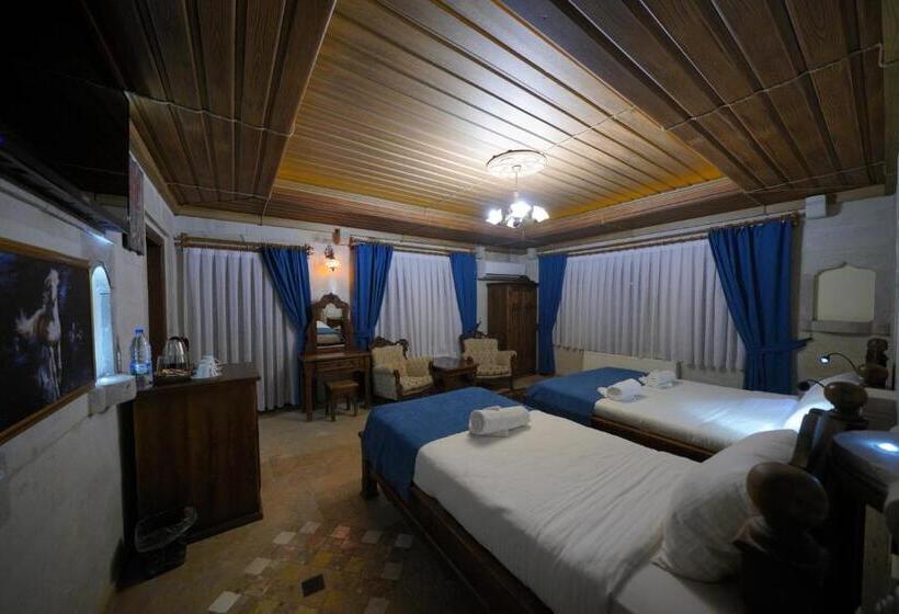 Comfort room with balcony, Shoestring Stone House