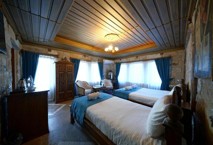 Comfort room with balcony, Shoestring Stone House