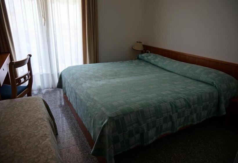 スタンダードトリプルルーム, Flora