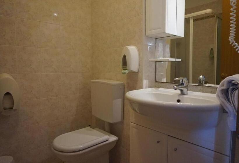 スタンダードトリプルルーム, Flora