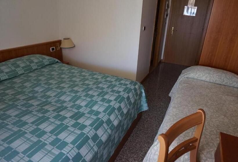 スタンダードトリプルルーム, Flora