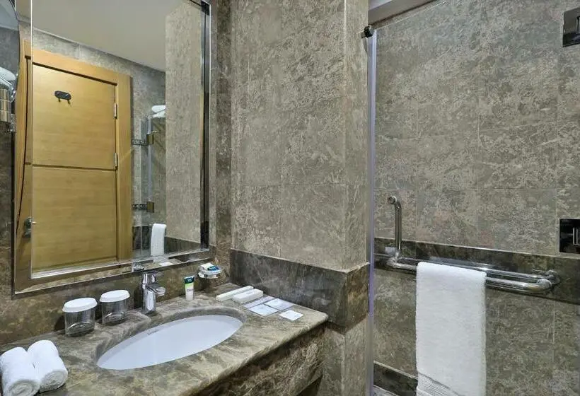 اتاق لوکس با تخت بزرگ, Four Points By Sheraton Makkah Al Naseem