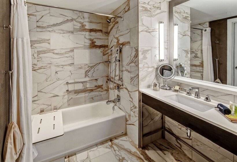 غرفة قياسية سرير كينج لذوى الإحتياجات الخاصة, Hilton Nashville Green Hills