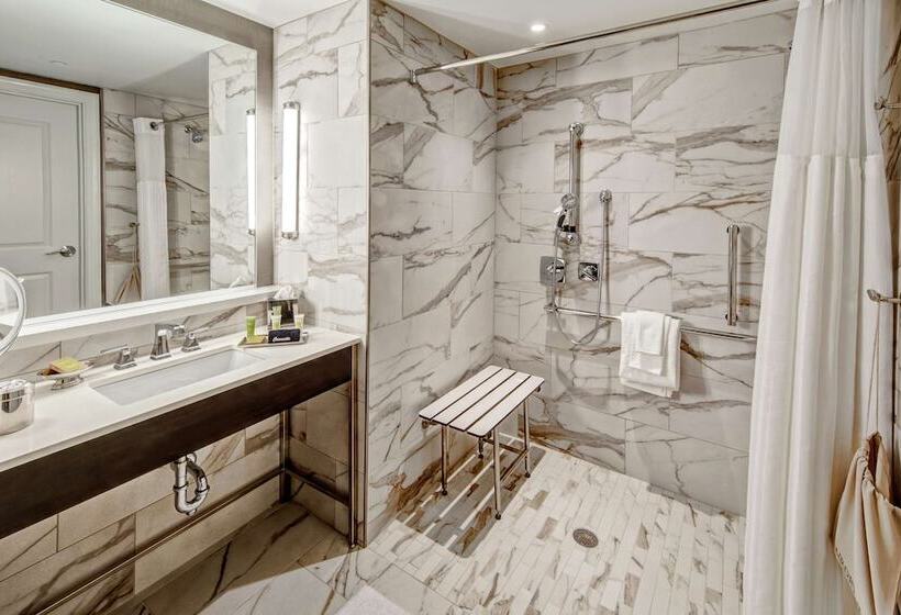 غرفة قياسية سرير كينج لذوى الإحتياجات الخاصة, Hilton Nashville Green Hills