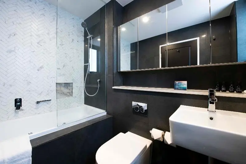 キングサイズベッドのスタンダードルーム, Holiday Inn & Suites   Parramatta Marsden Street, An Ihg