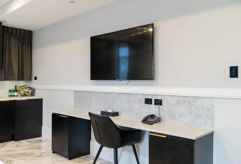 キングサイズベッドのスタンダードルーム, Holiday Inn & Suites   Parramatta Marsden Street, An Ihg
